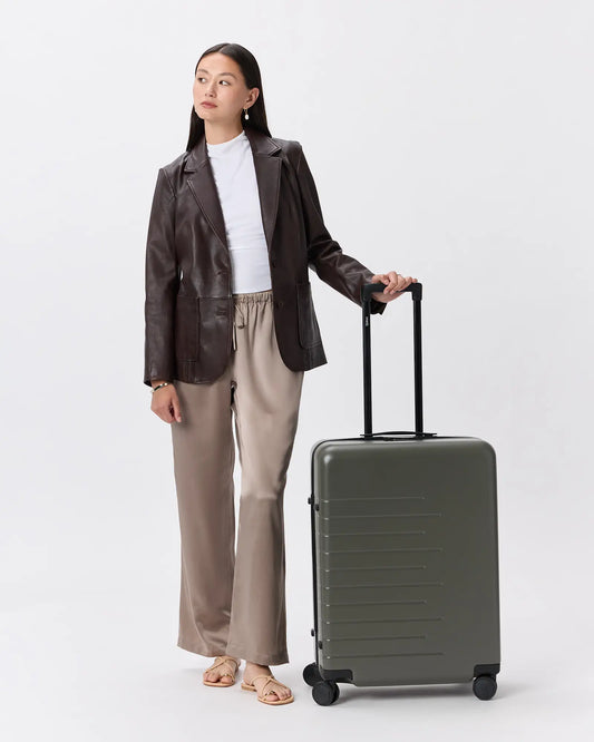 Medium Check-In Suitcase - US 1579