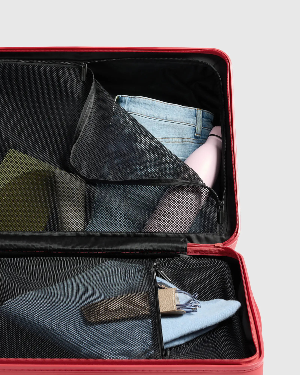 Medium Check-In Suitcase - US 4328