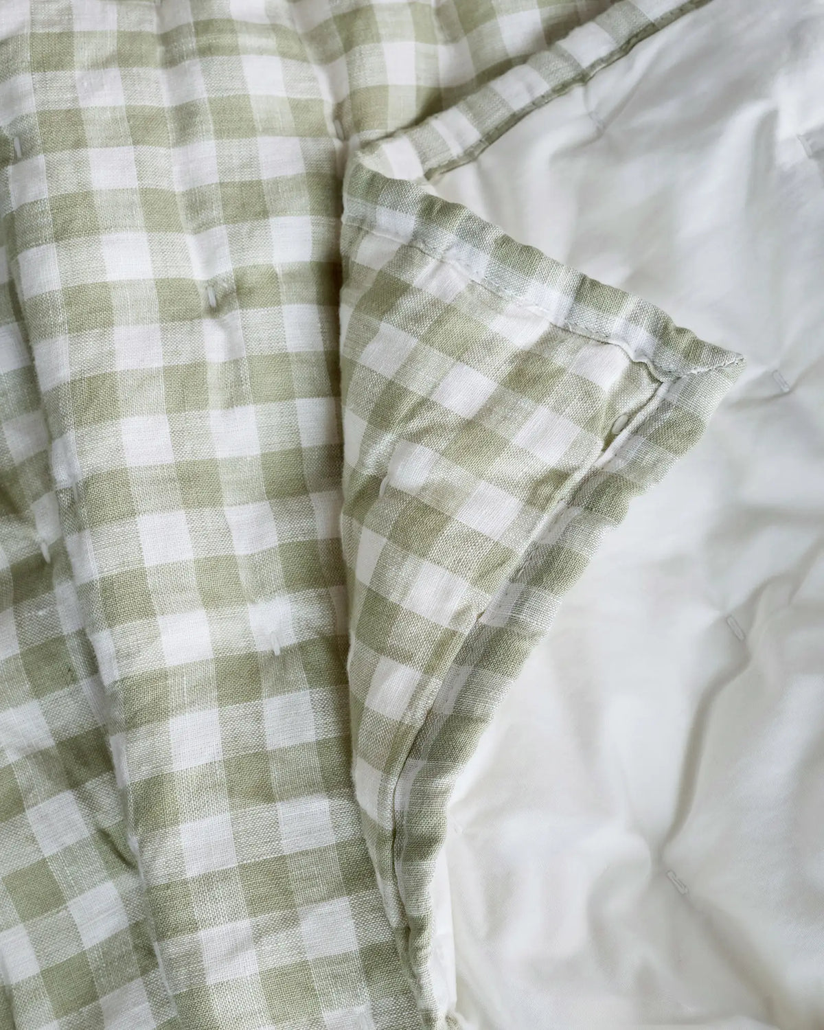 European Linen Patterned Quilt - US 2234