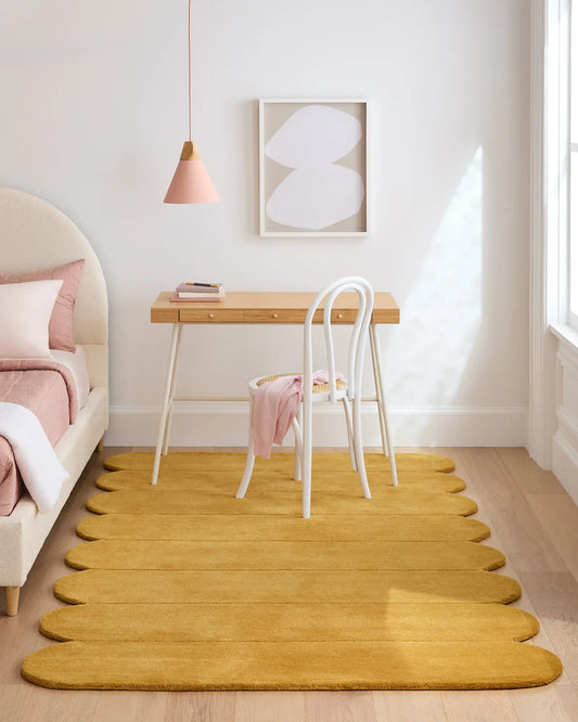 Scalloped Border Hand-Tufted Rug - US 7947
