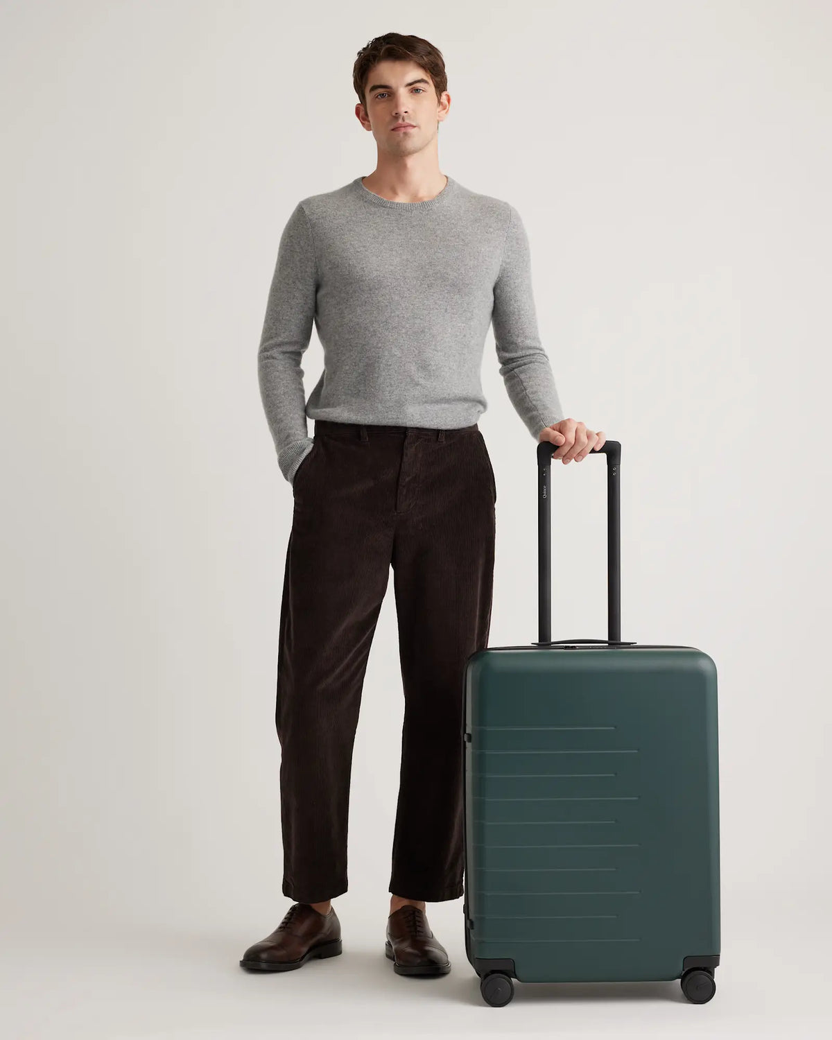 Expandable Medium Check-In Suitcase - US 4963