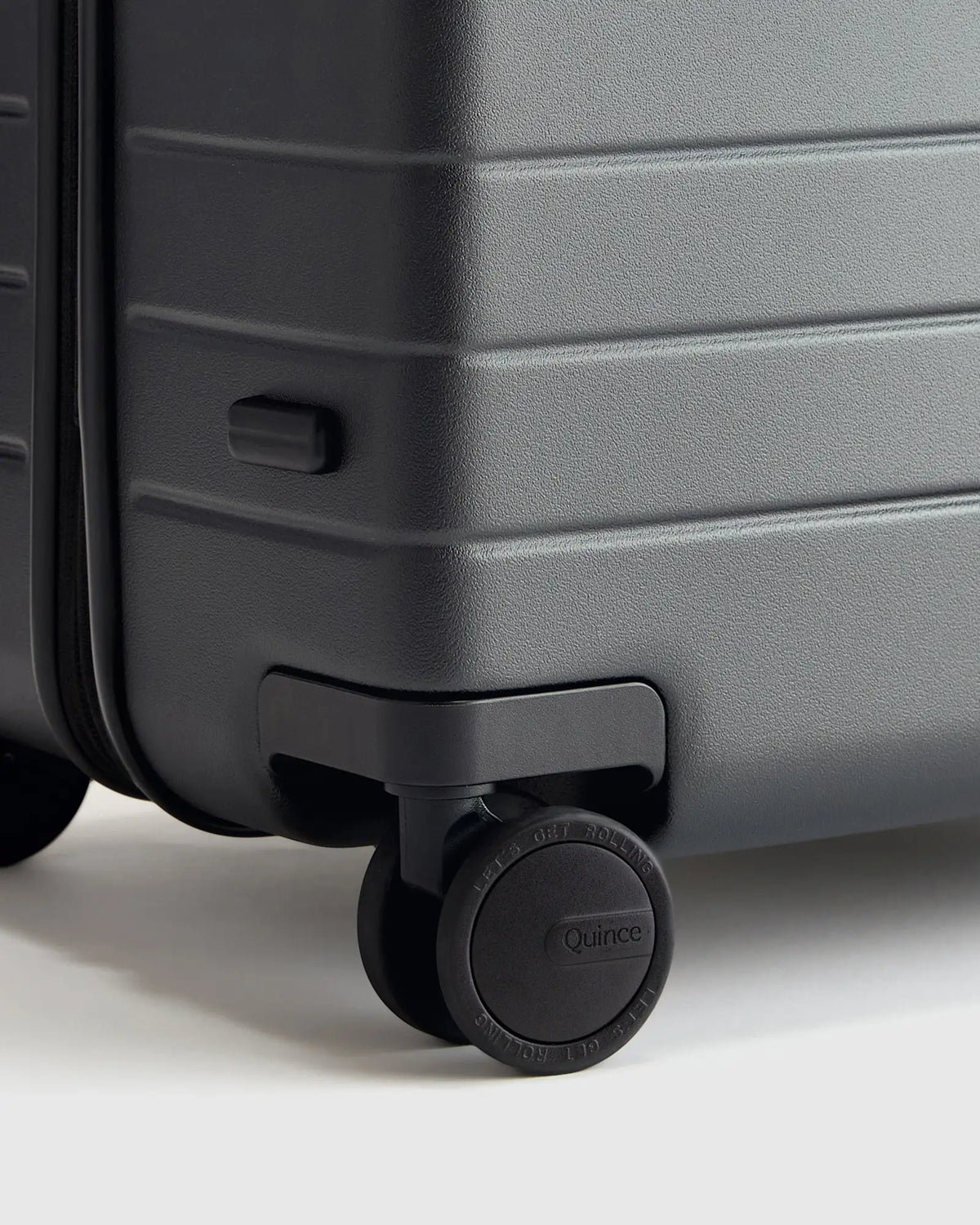 Expandable Medium Check-In Suitcase - US 3958