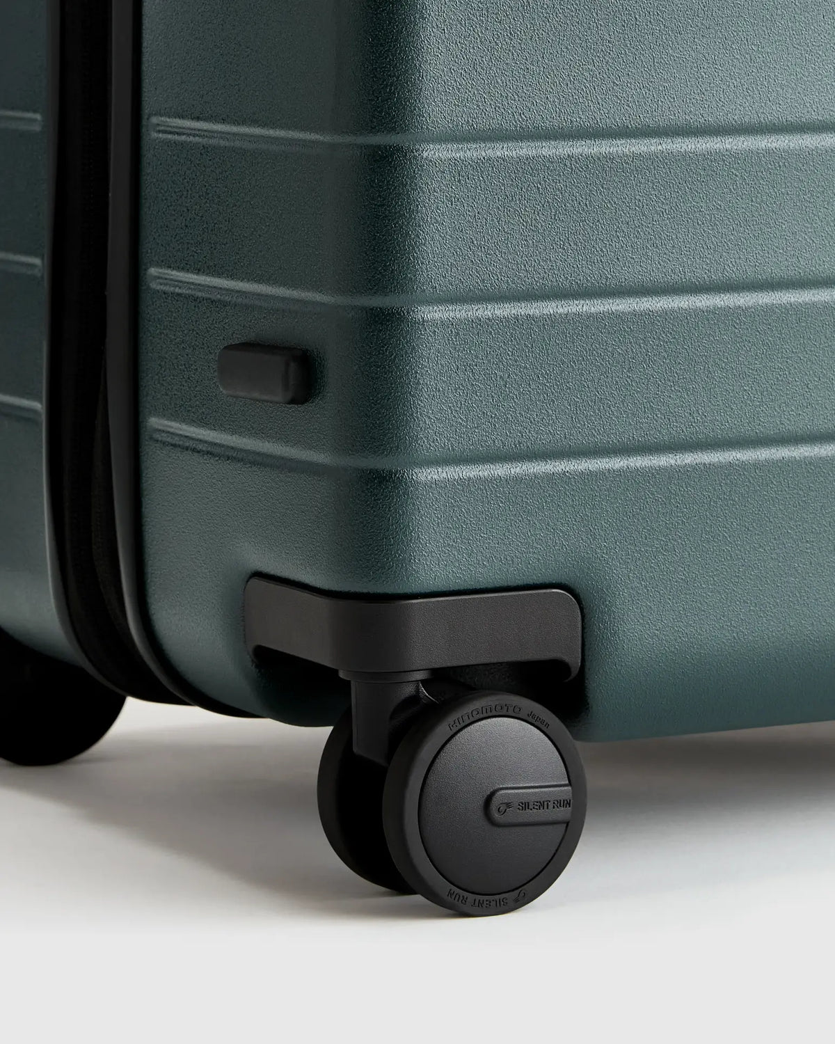 Expandable Large Check-In Suitcase - US 5155