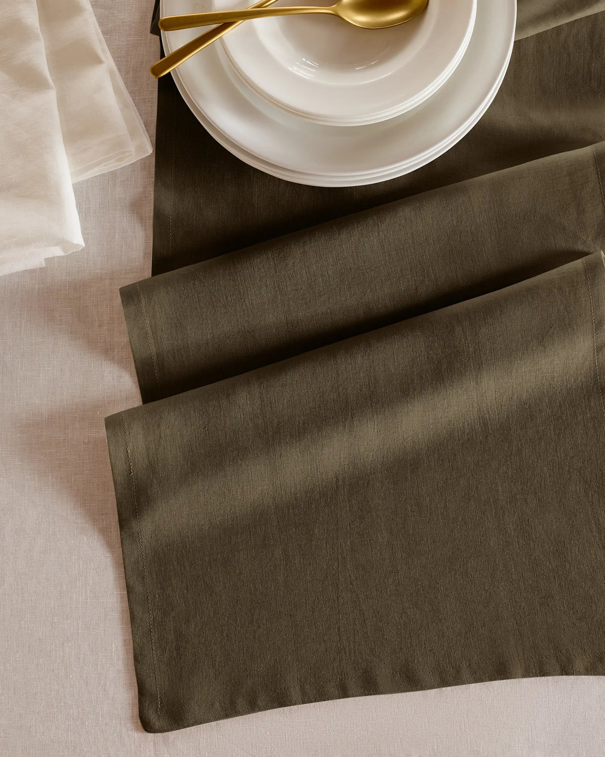 European Linen Table Runner - US 1842