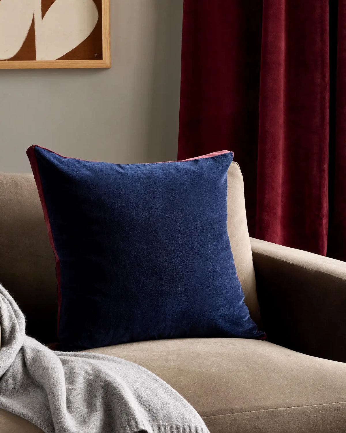 Contrast Velvet Edge Pillow Cover - US 7284