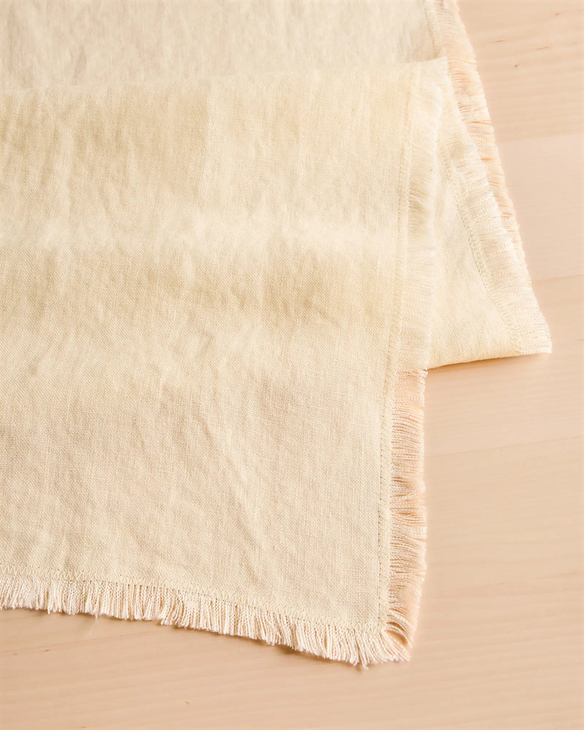 European Linen Fringe Table Runner - US 9125