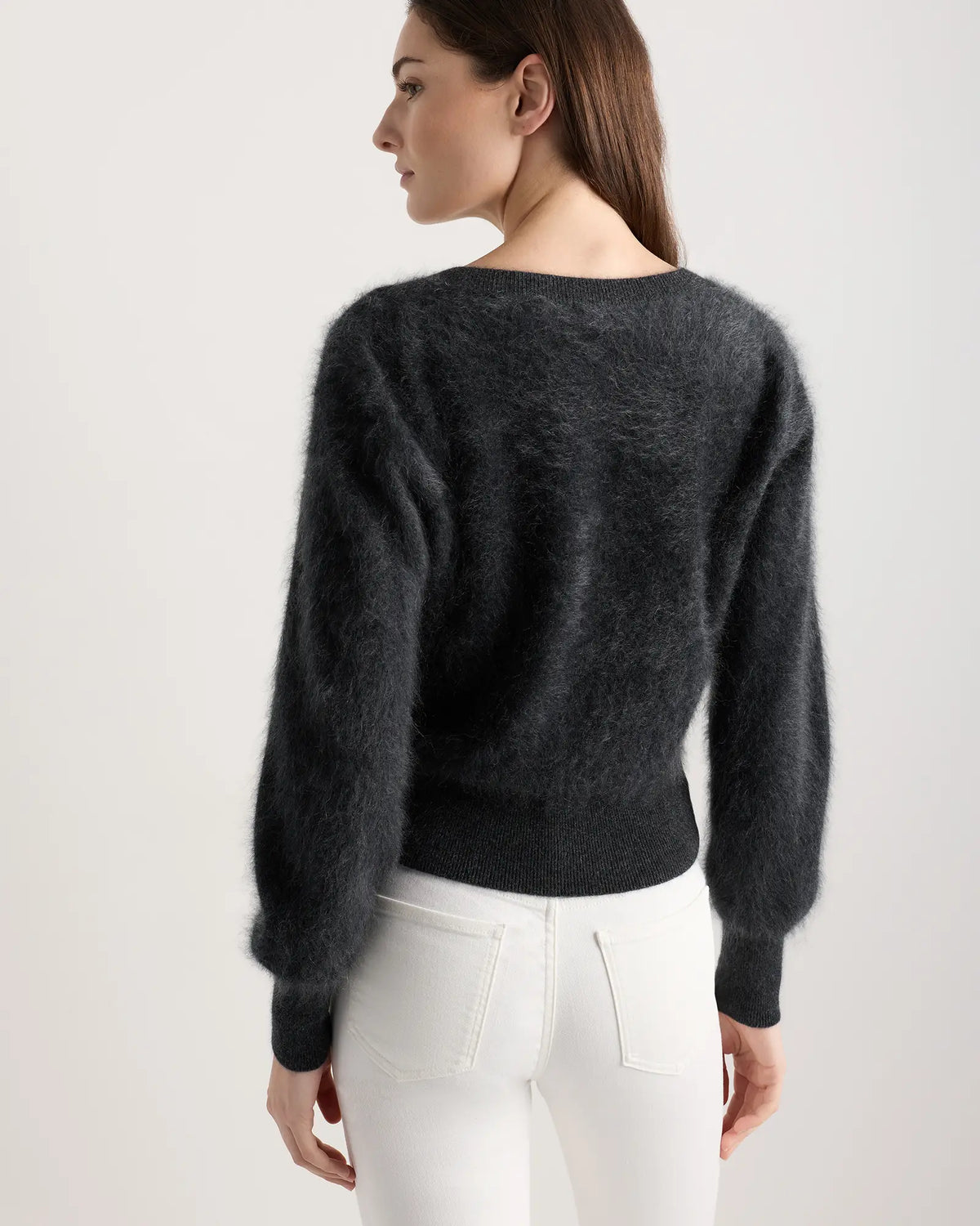 Brushed Cashmere Shrunken V-Neck Sweater - US 7877