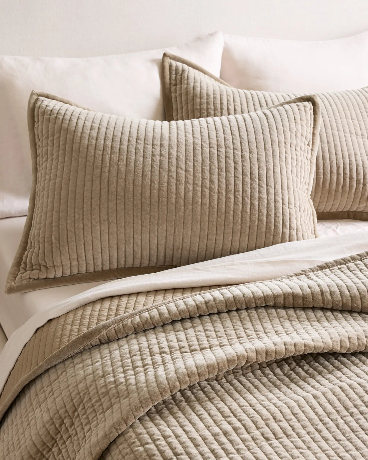 Cotton Velvet Vertical Channel Quilt Set - US 7929