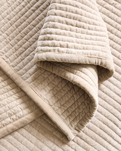 Cotton Velvet Vertical Channel Quilt Set - US 7929