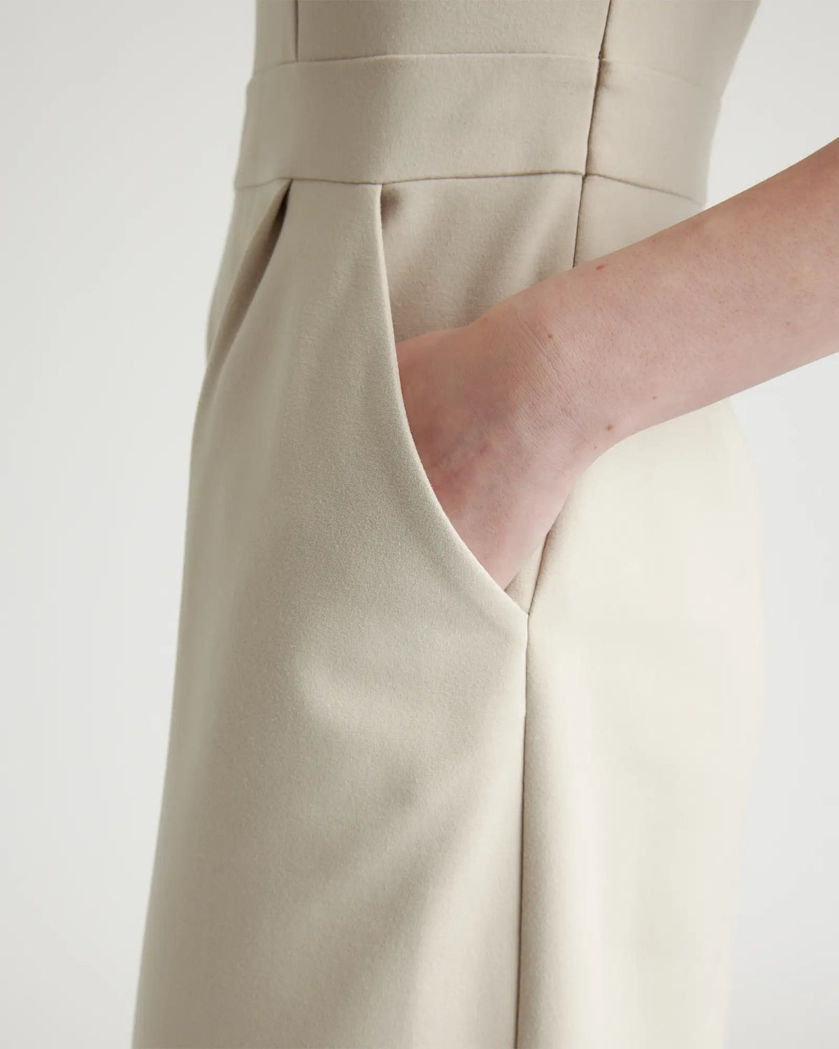 Ultra-Stretch Ponte Cap Sleeve Dress - US 0147