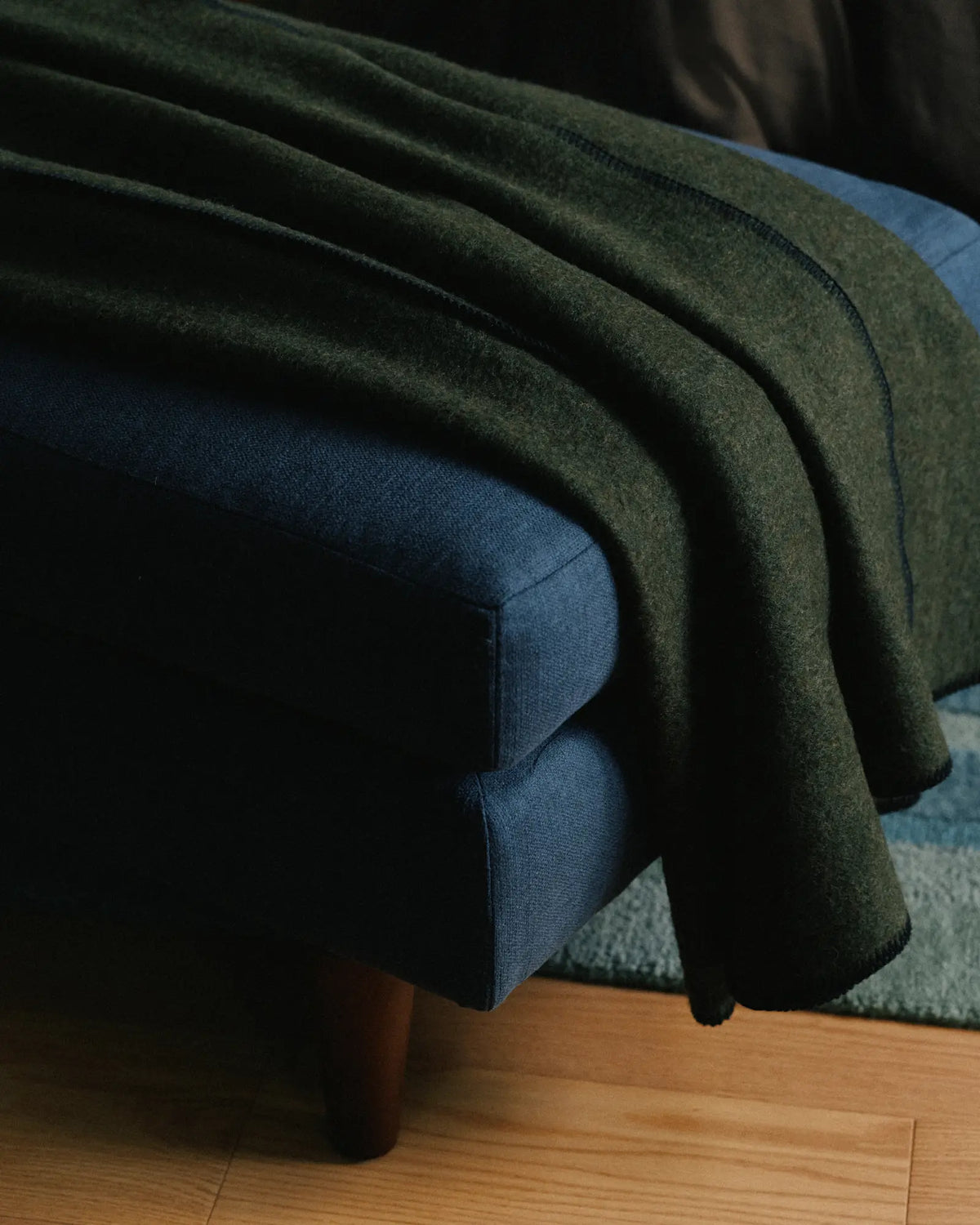 Wool Whipstitch Throw - US 2050