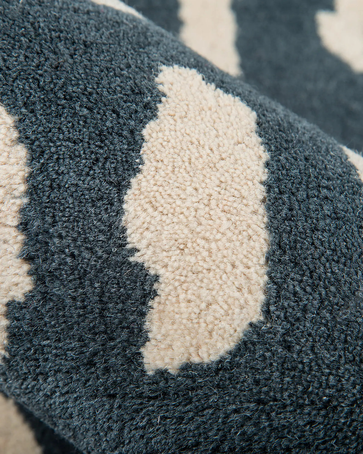 Painterly Dots Hand-Tufted Wool Rug - US 0829