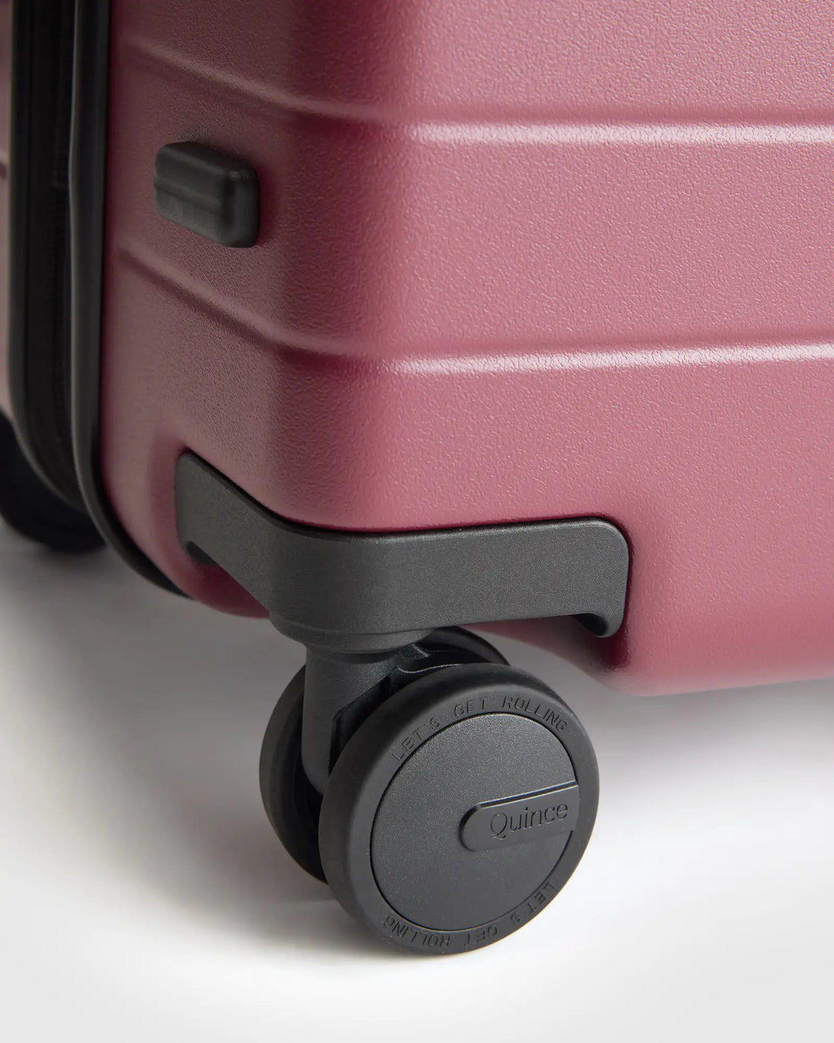 Expandable Medium Check-In Suitcase - US 5111