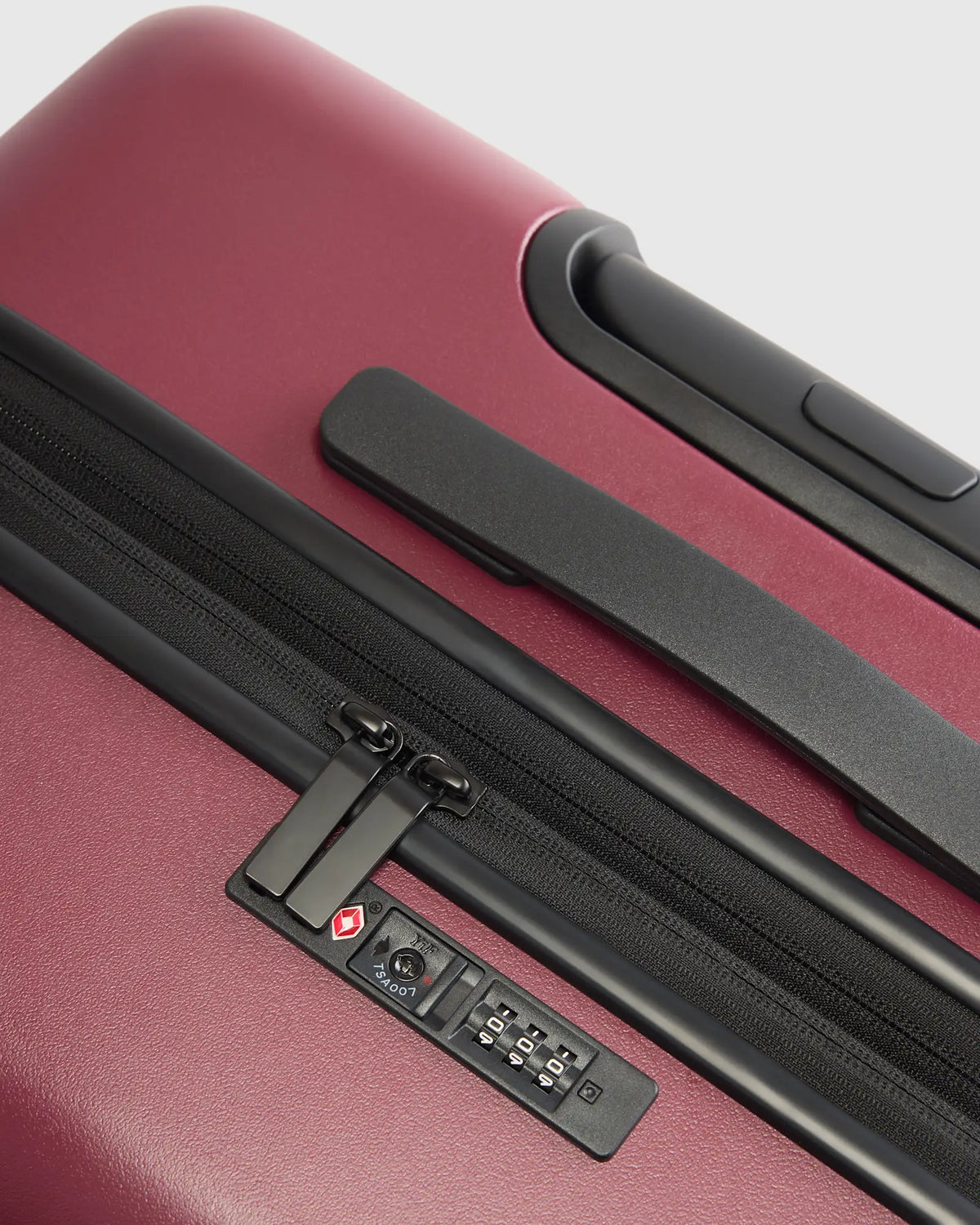 Expandable Medium Check-In Suitcase - US 5111