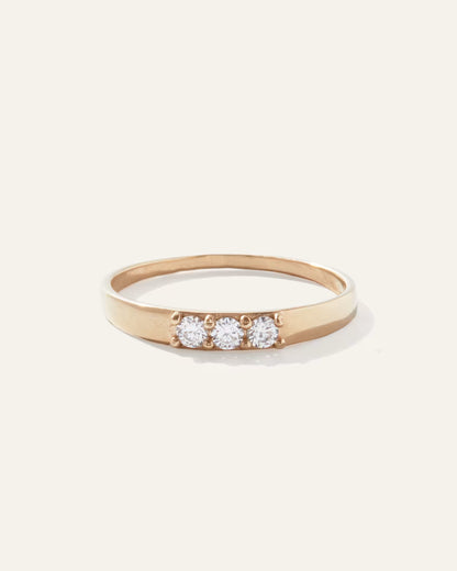 14K Gold Diamond Three Stone Tapered Band - US 5203