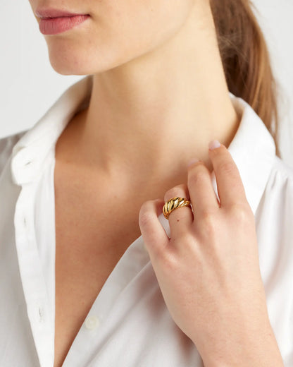 Croissant Ring - US 9913