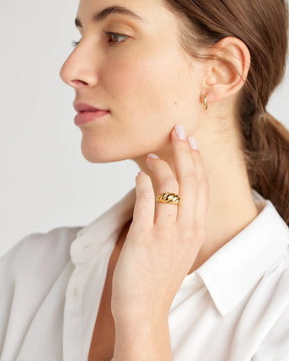 Croissant Ring - US 9913
