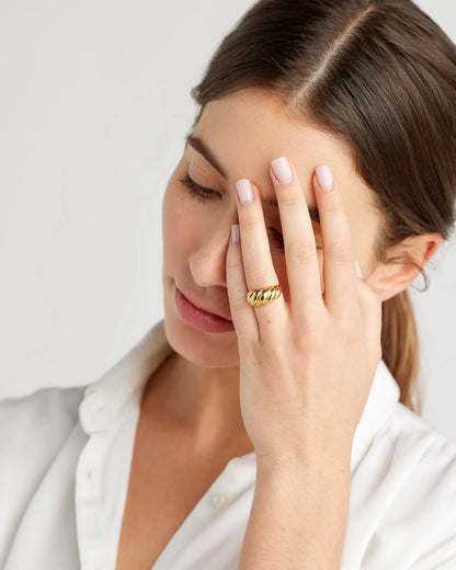 Croissant Ring - US 9913