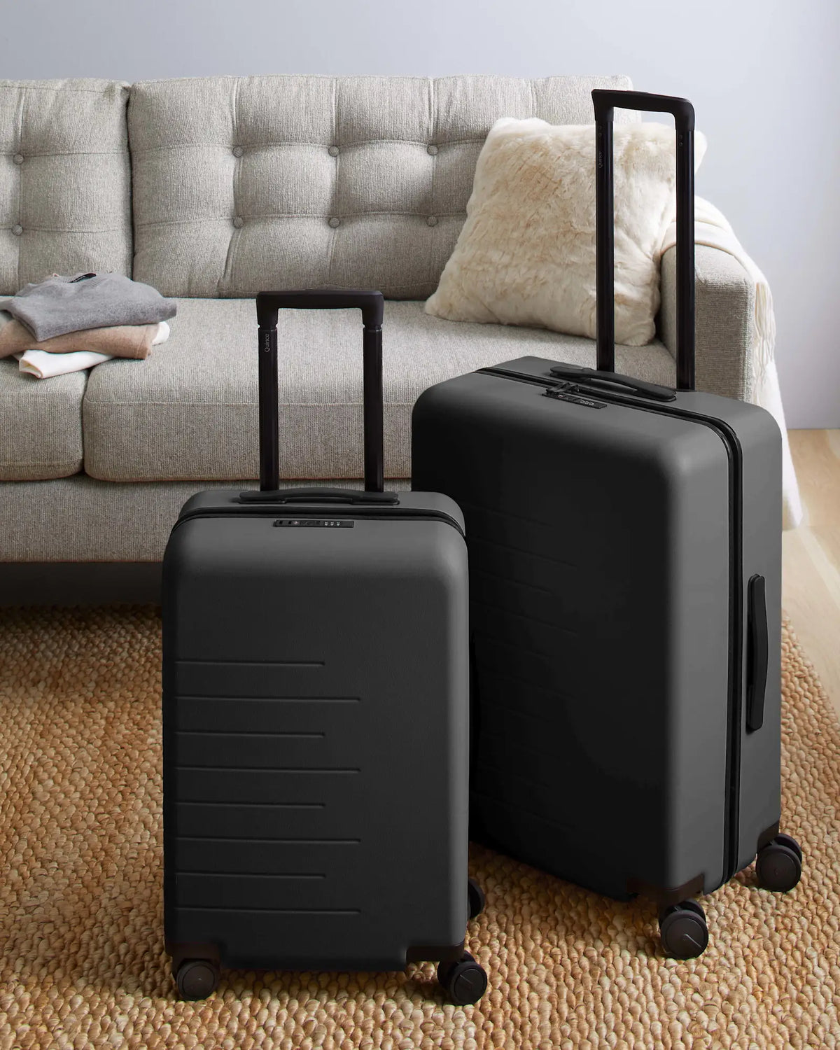 Medium Check-In Suitcase - US 4991