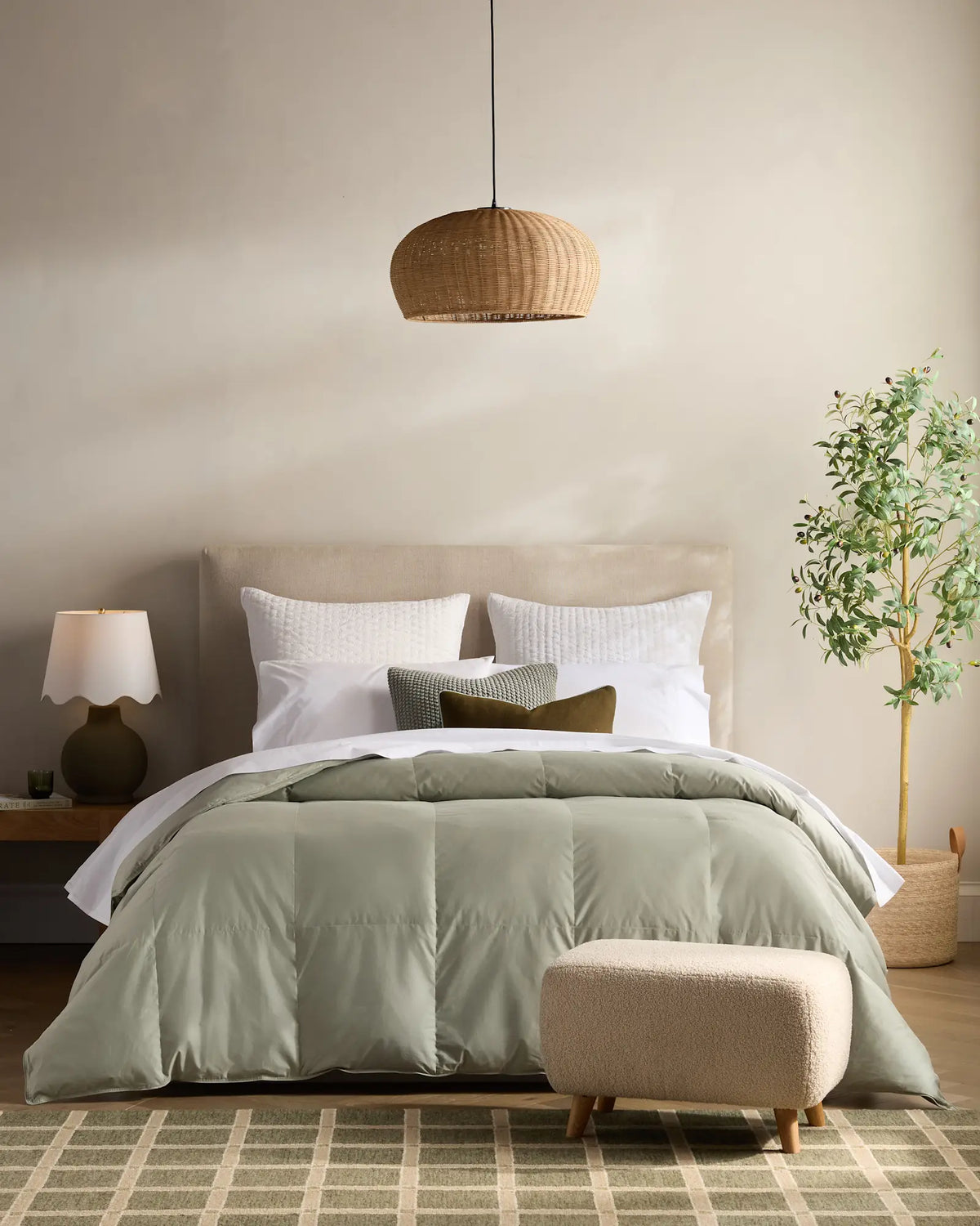 Premium Sateen Down Alternative Comforter - US 7579
