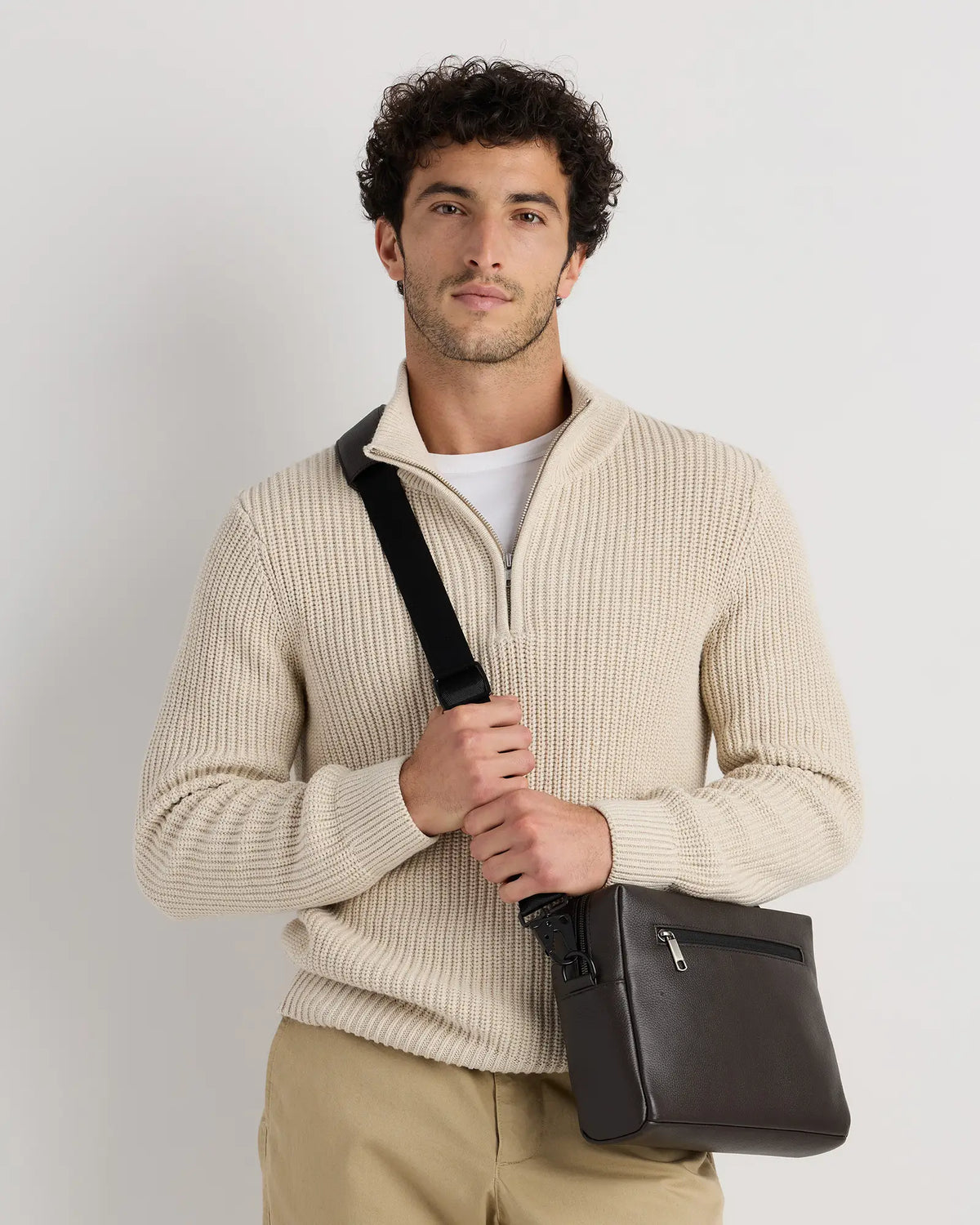Excursion Italian Leather Crossbody Bag - US 2351