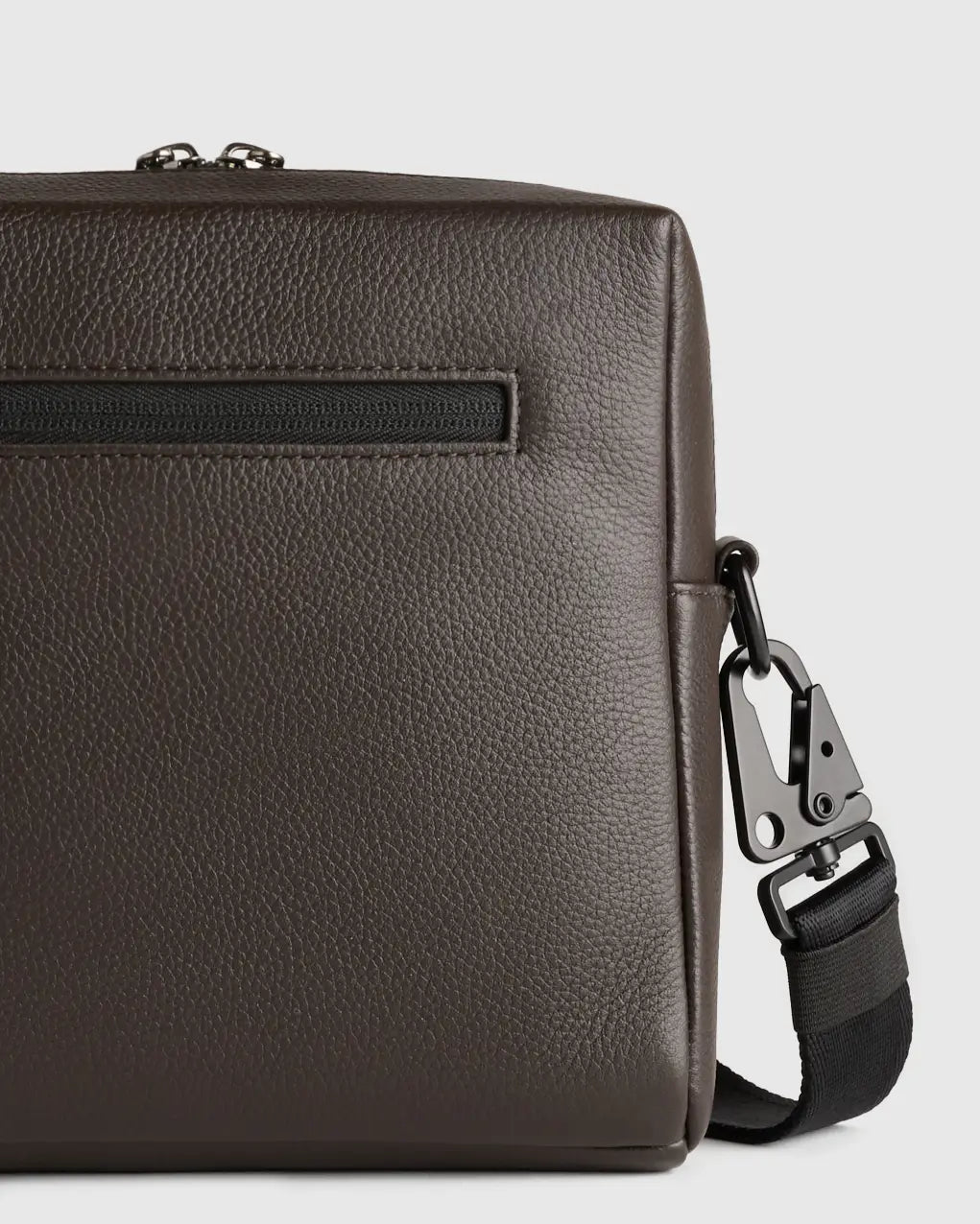 Excursion Italian Leather Crossbody Bag - US 2351