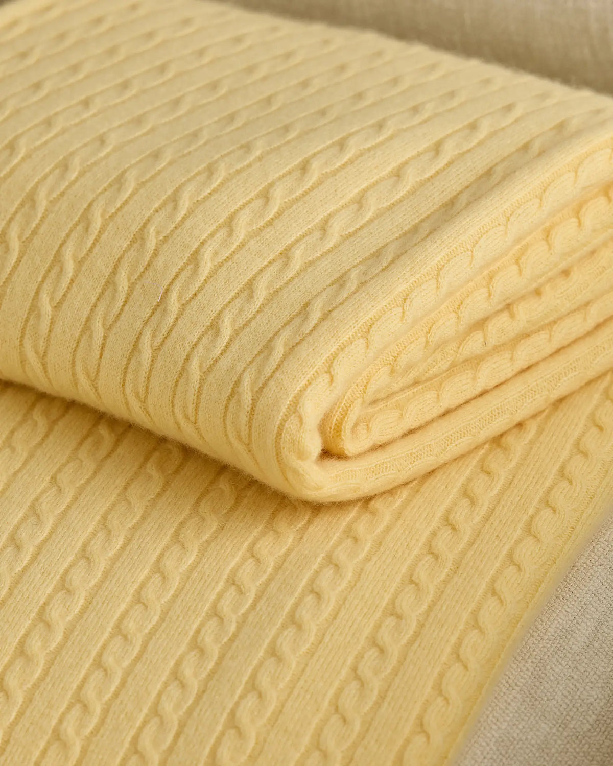 Cable Knit Cashmere Throw - US 7688