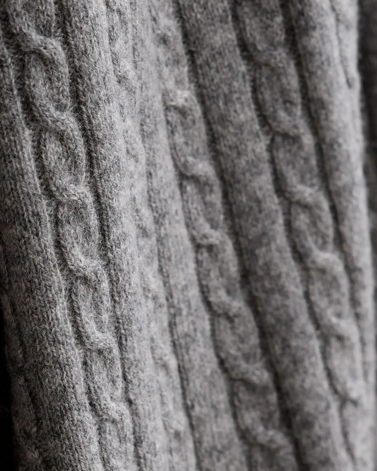 Cable Knit Cashmere Throw - US 8031