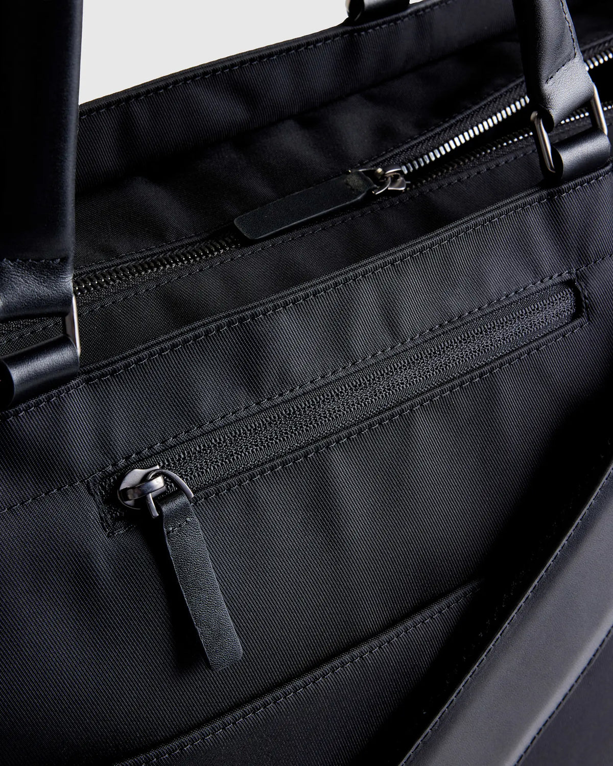 Voyage Nylon Travel Tote - US 6254