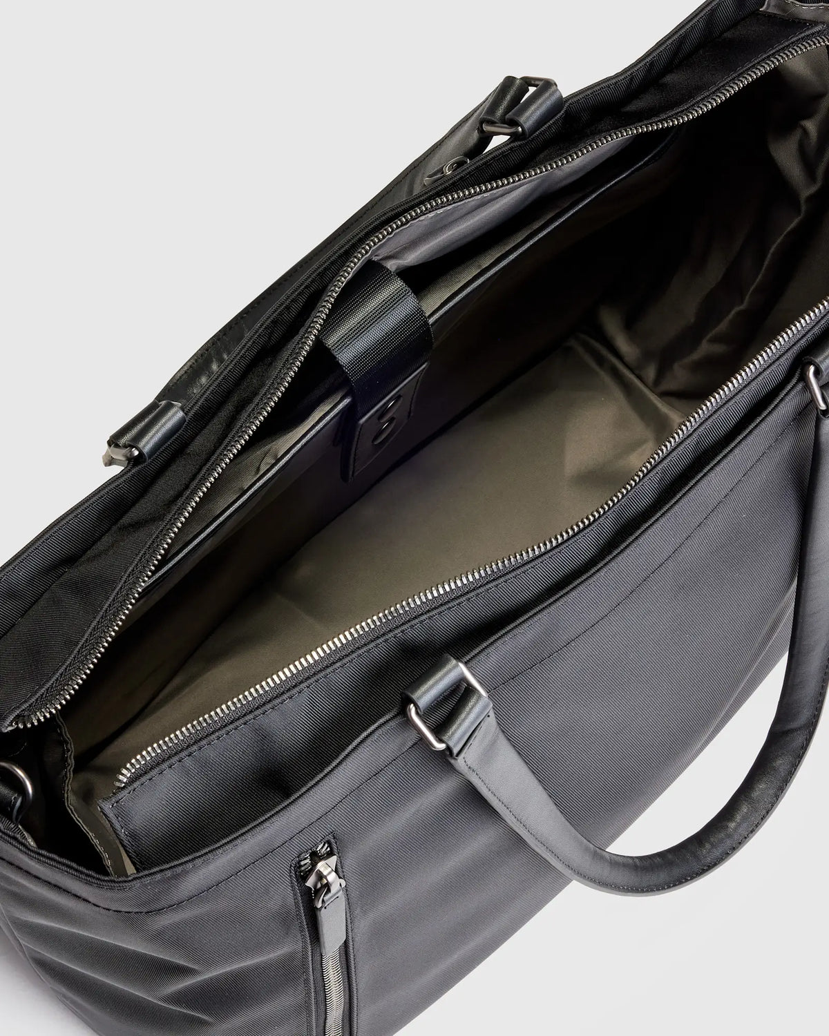Voyage Nylon Travel Tote - US 6254