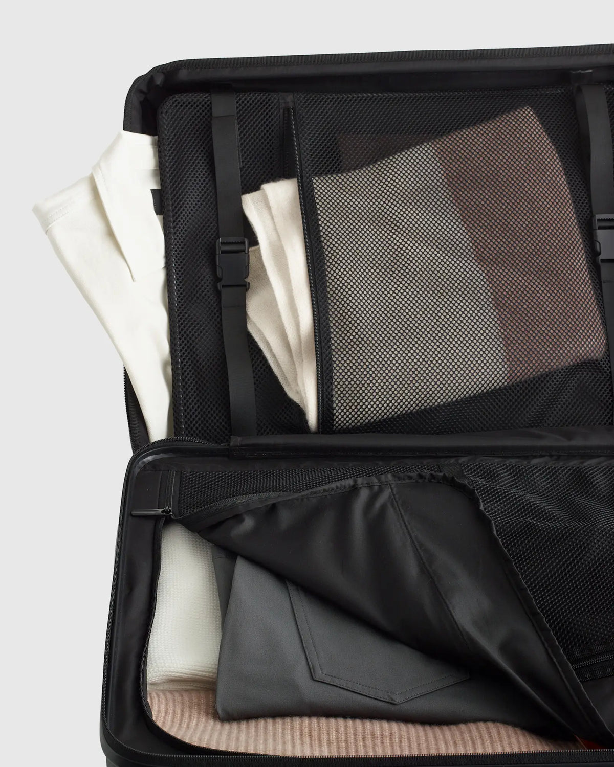 Expandable Medium Check-In Suitcase - US 8520