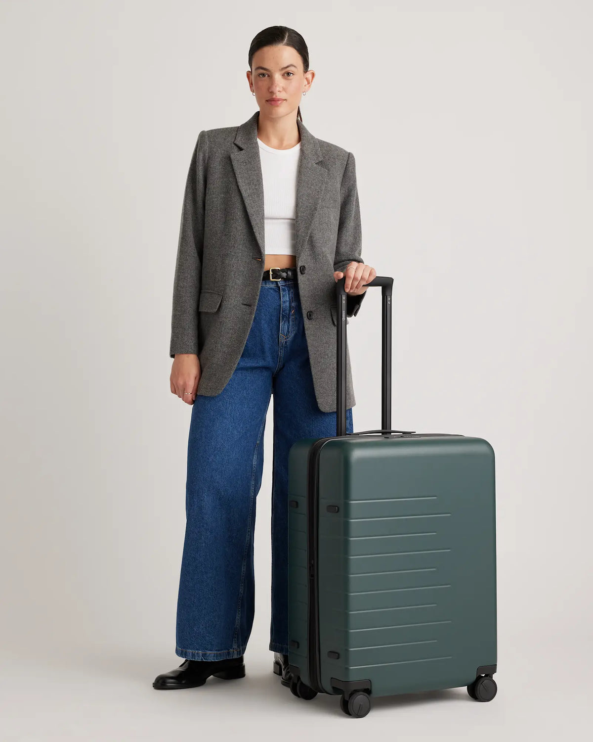 Expandable Medium Check-In Suitcase - US 4963
