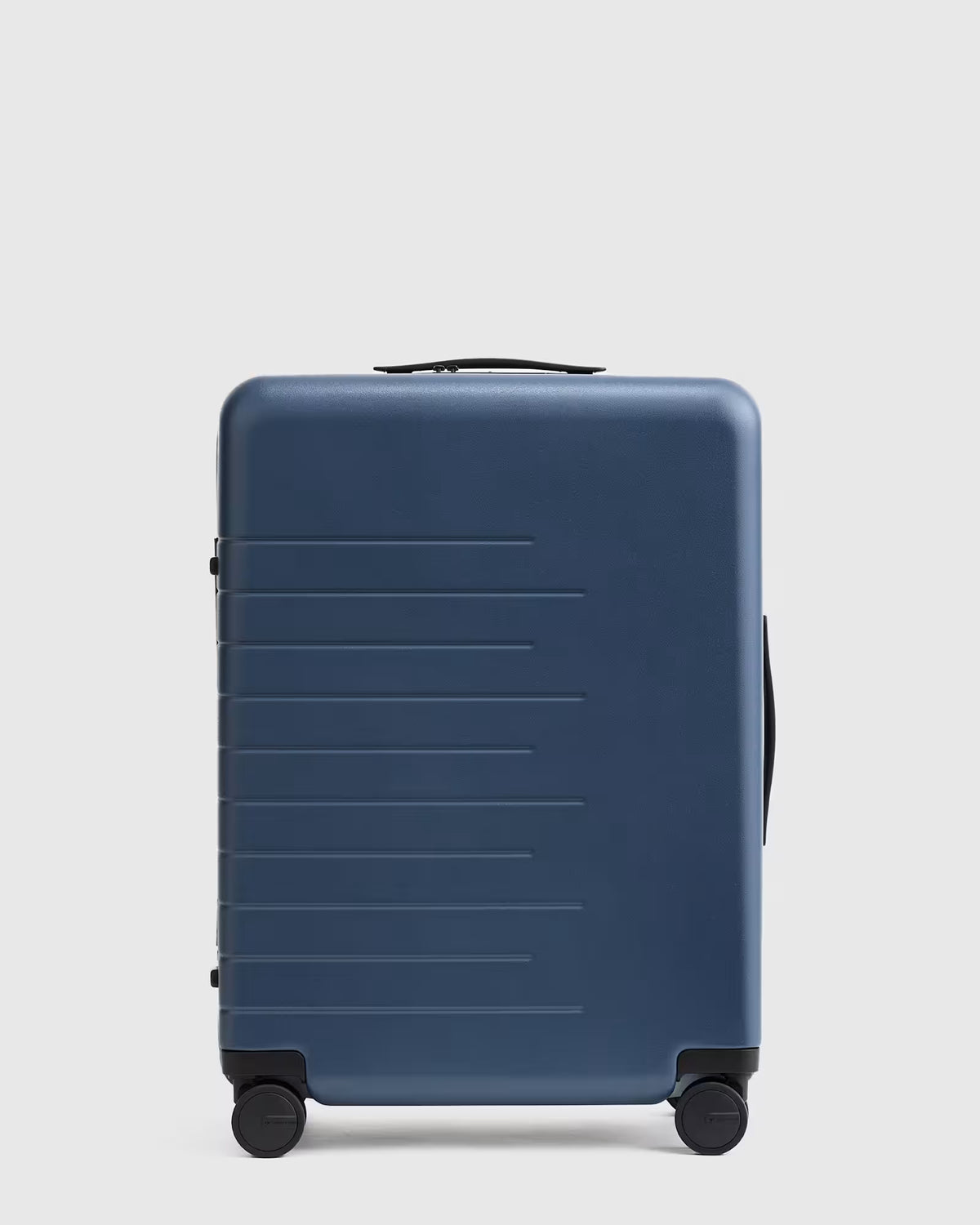 Expandable Medium Check-In Suitcase - US 8520