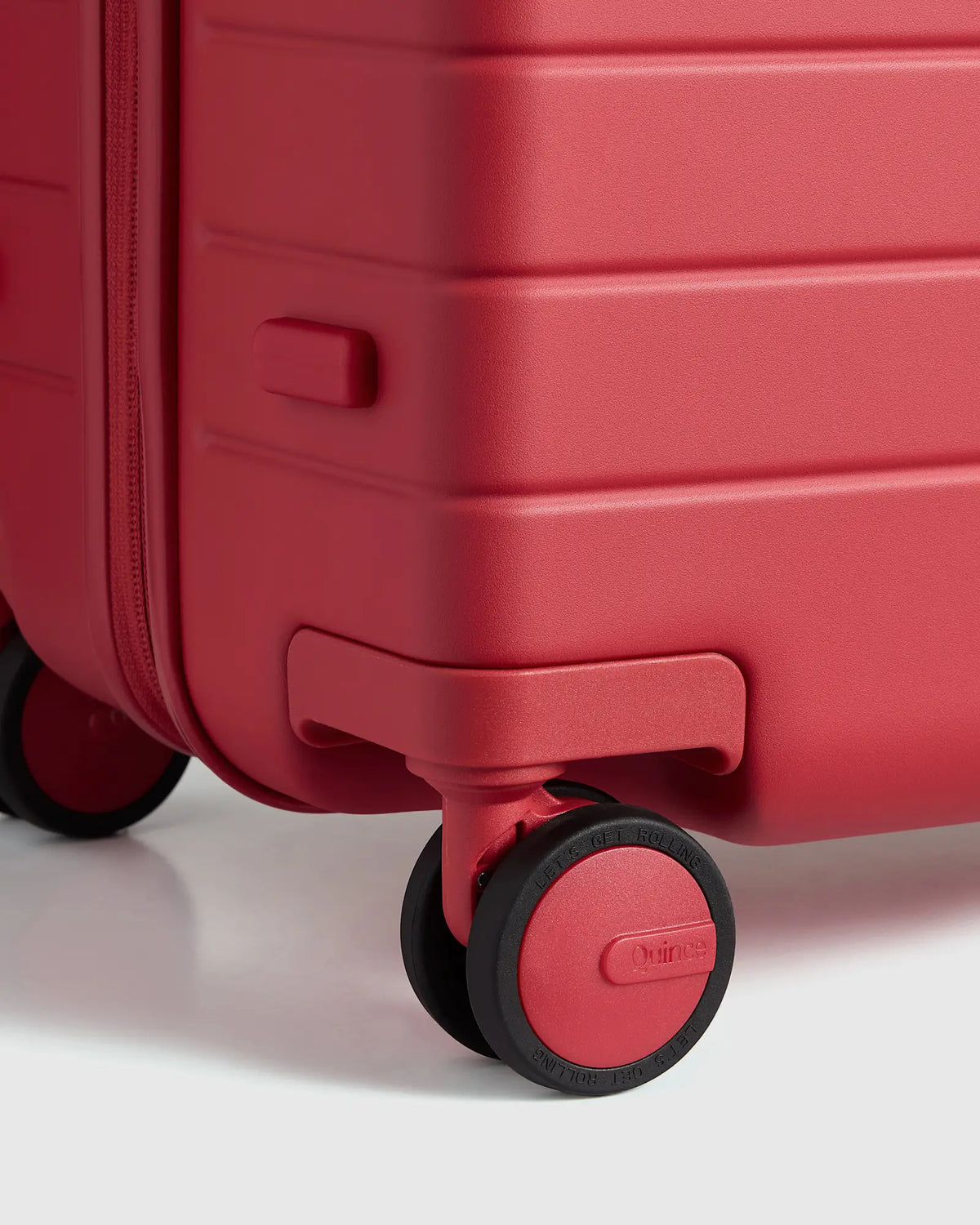 Expandable Medium Check-In Suitcase - US 7774