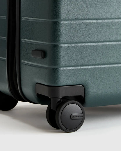 Expandable Large Check-In Suitcase - US 2751