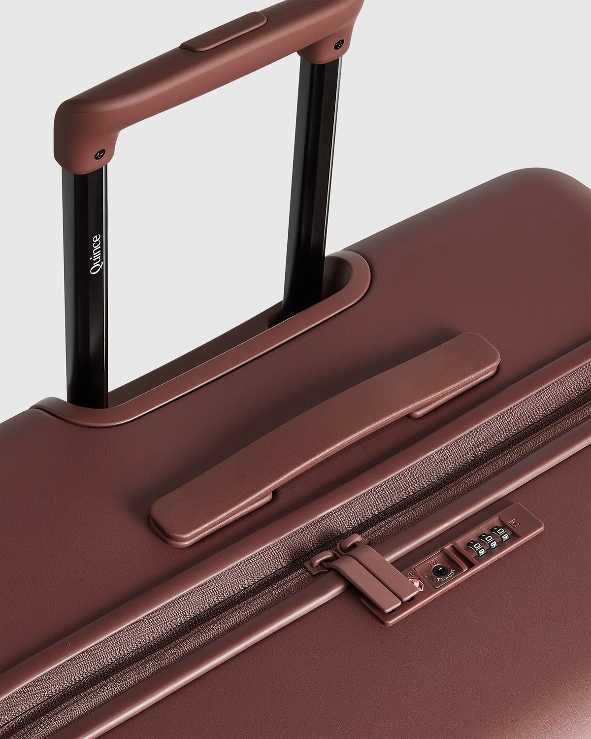Expandable Large Check-In Suitcase - US 6688