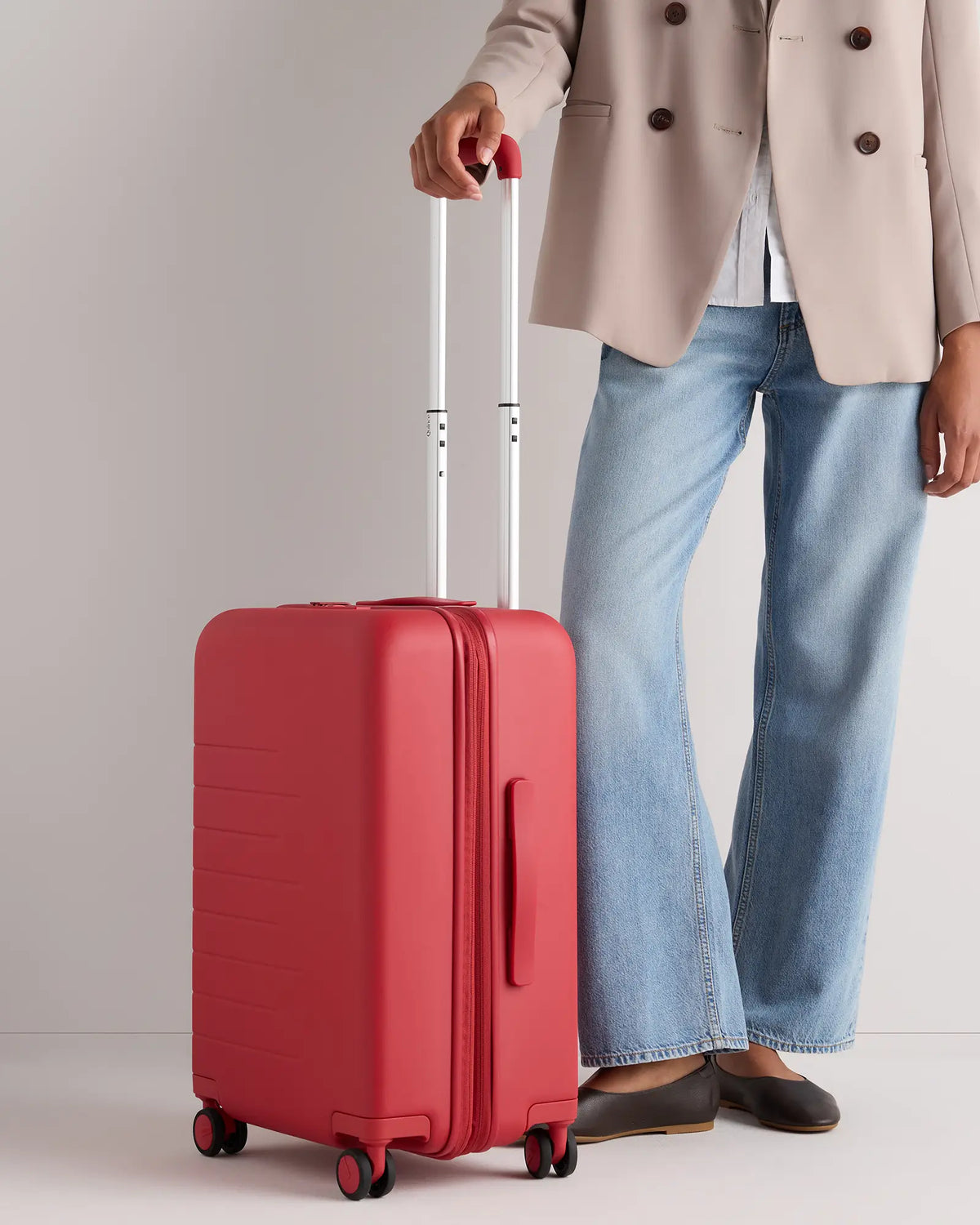 Expandable Carry-On Suitcase - US 6723