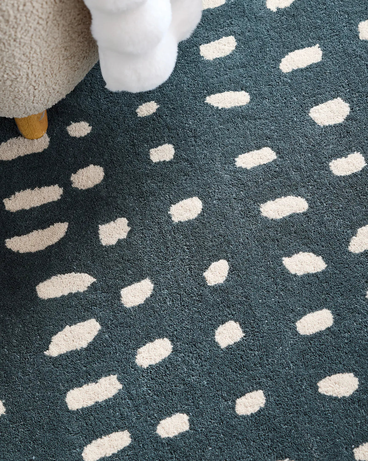 Painterly Dots Hand-Tufted Wool Rug - US 0829