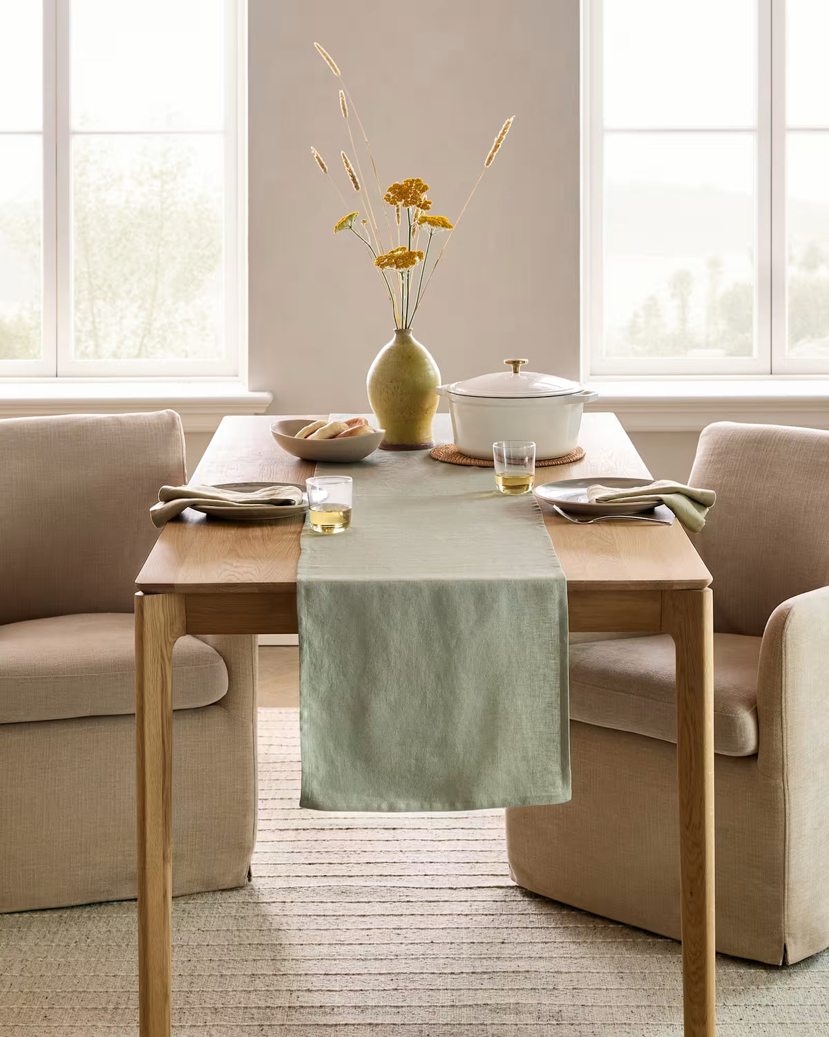 European Linen Table Runner - US 3798