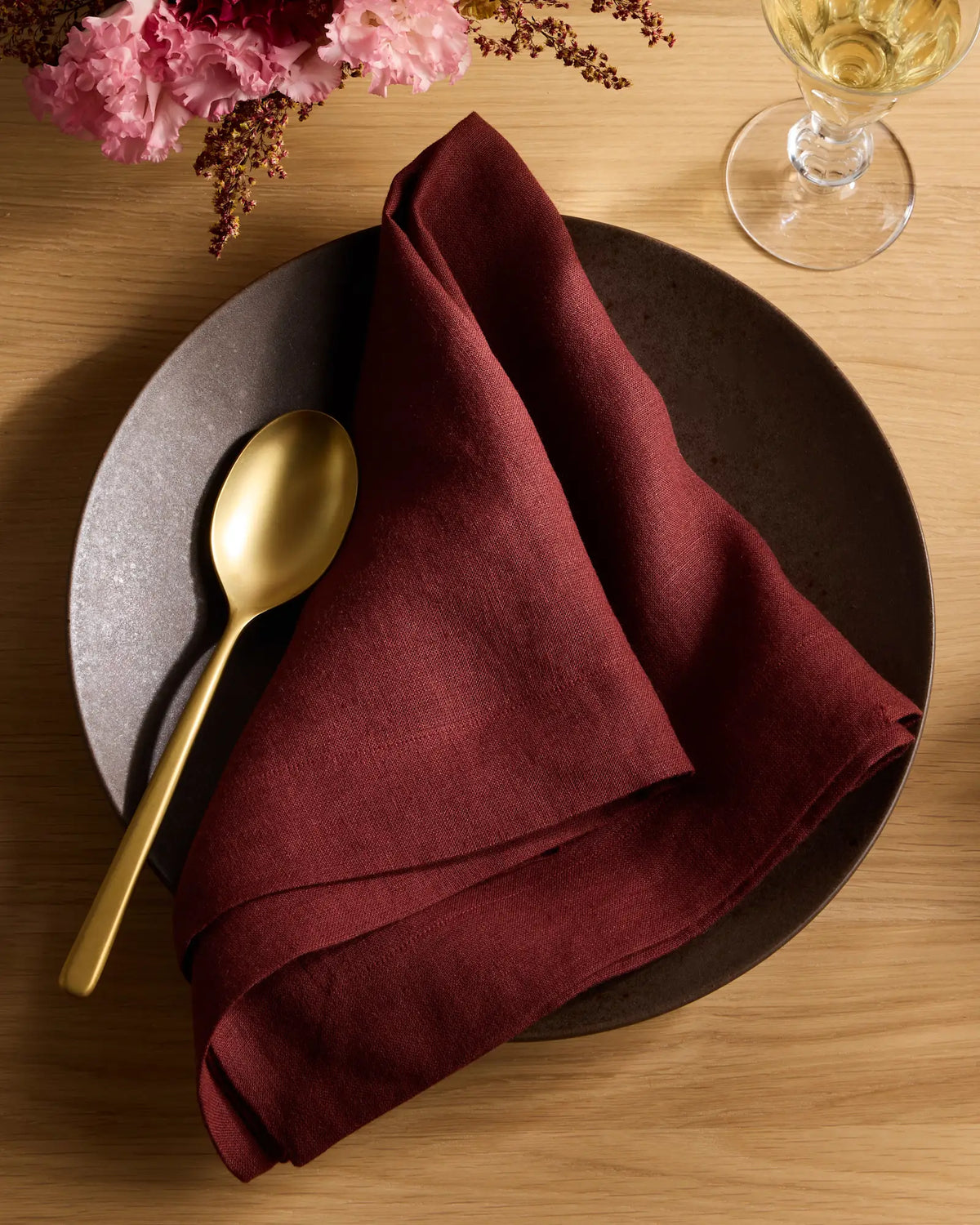 European Linen Wide-Hem Napkins, Set of 8 - US 9603