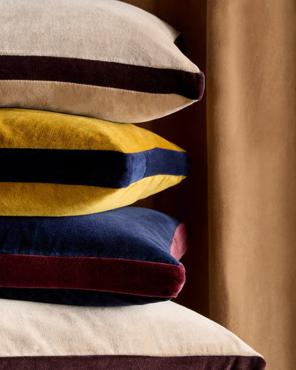 Contrast Velvet Edge Pillow Cover - US 7284