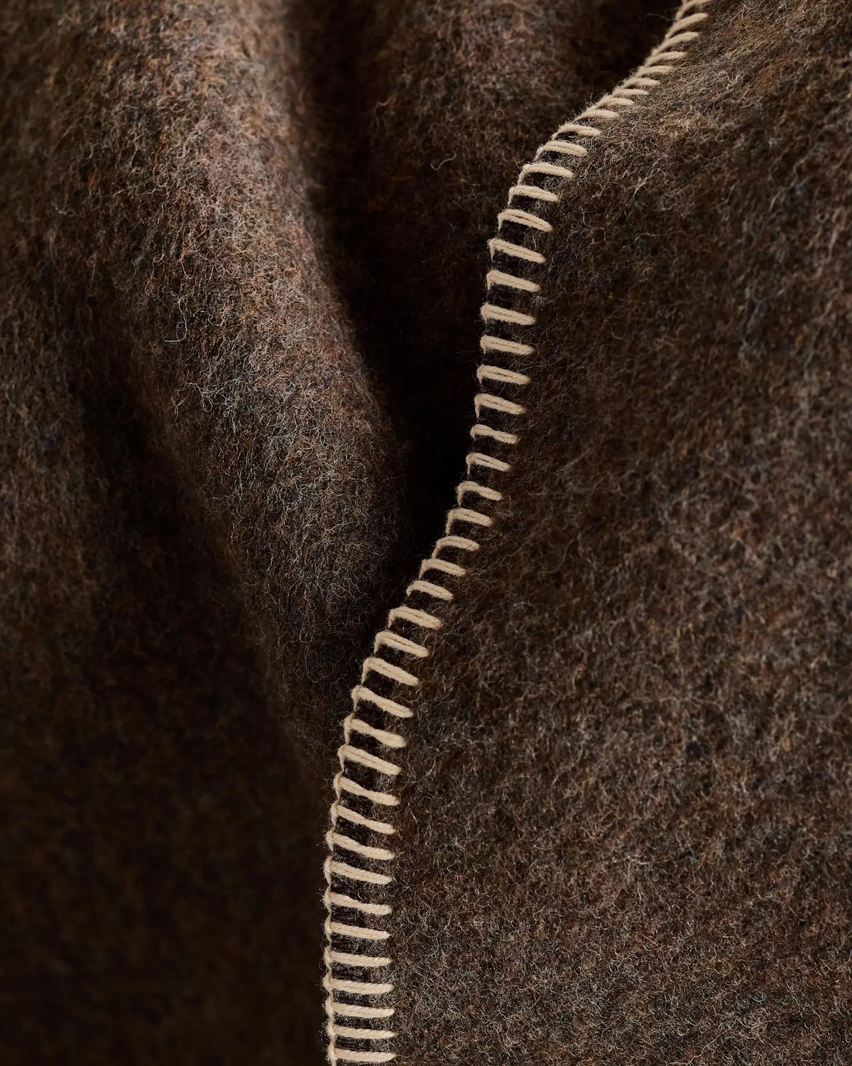 Wool Whipstitch Throw - US 8731
