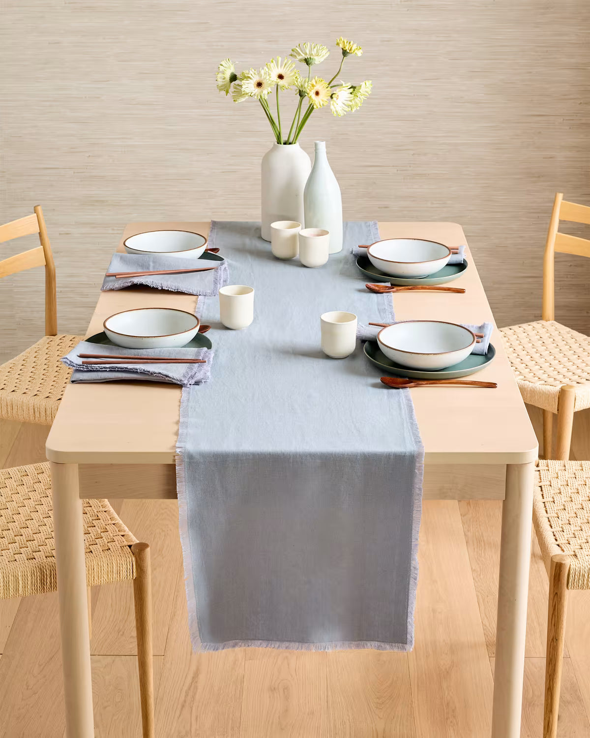 European Linen Fringe Table Runner - US 6090