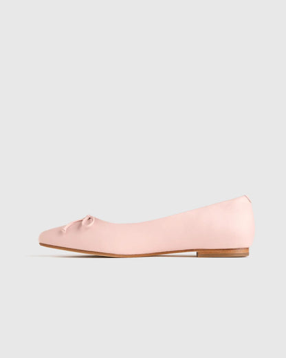 Italian Leather Pointed Bow Flat - US 8581
