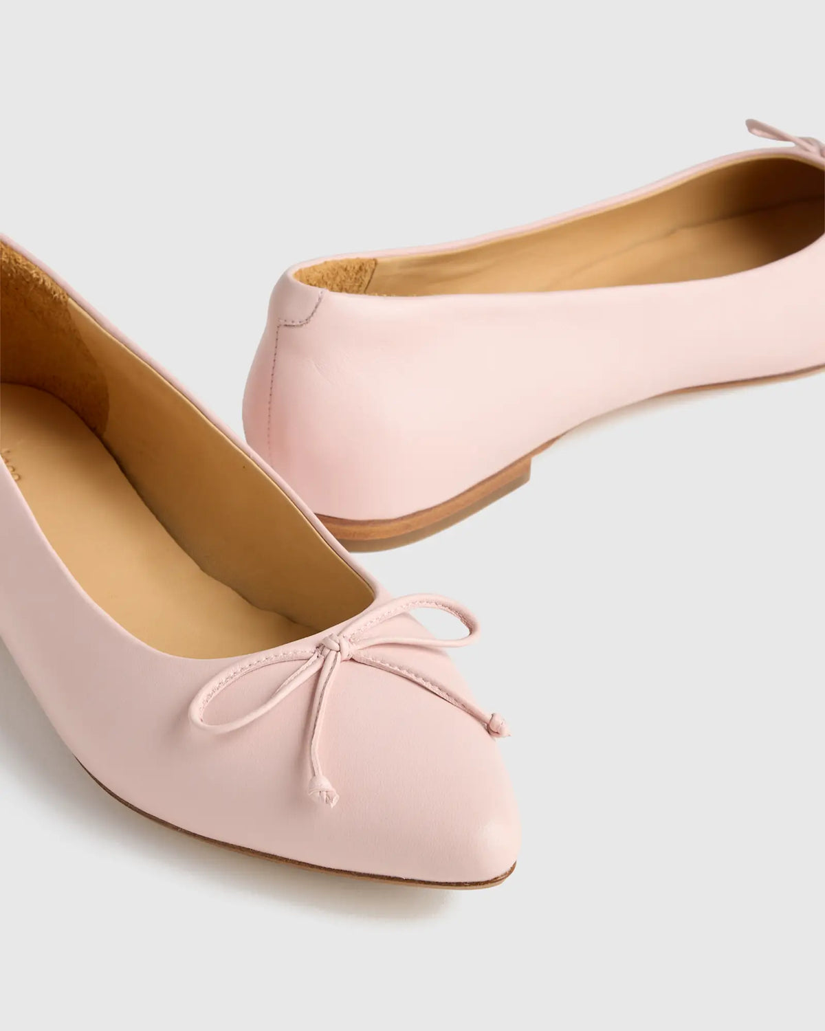Italian Leather Pointed Bow Flat - US 8581
