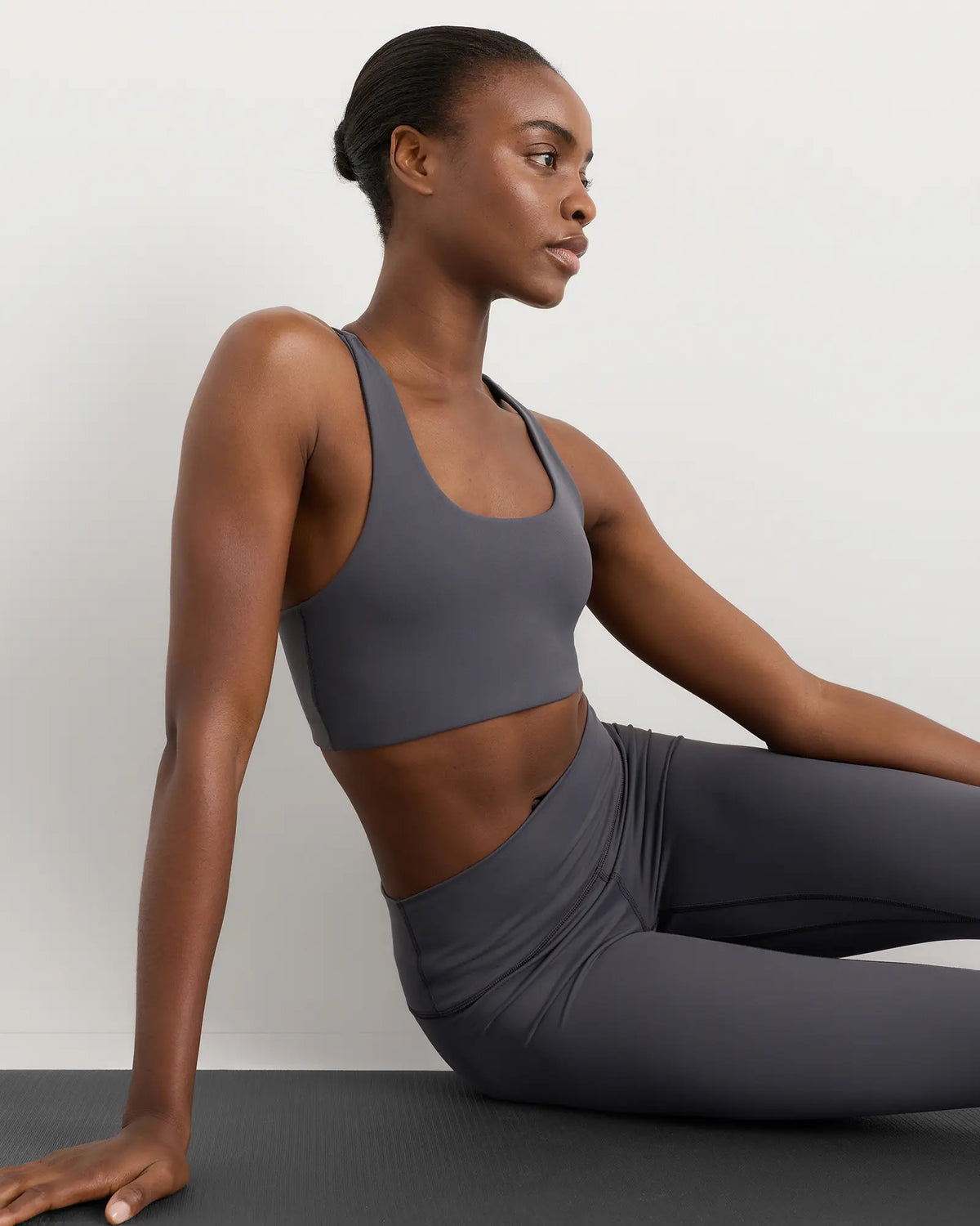 Ultra-Form Scoop Neck Longline Bra - US 7425