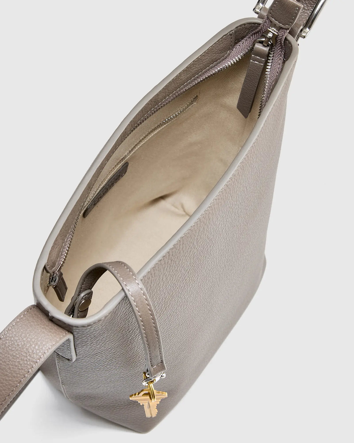 Italian Leather Bucket Crossbody - US 7504