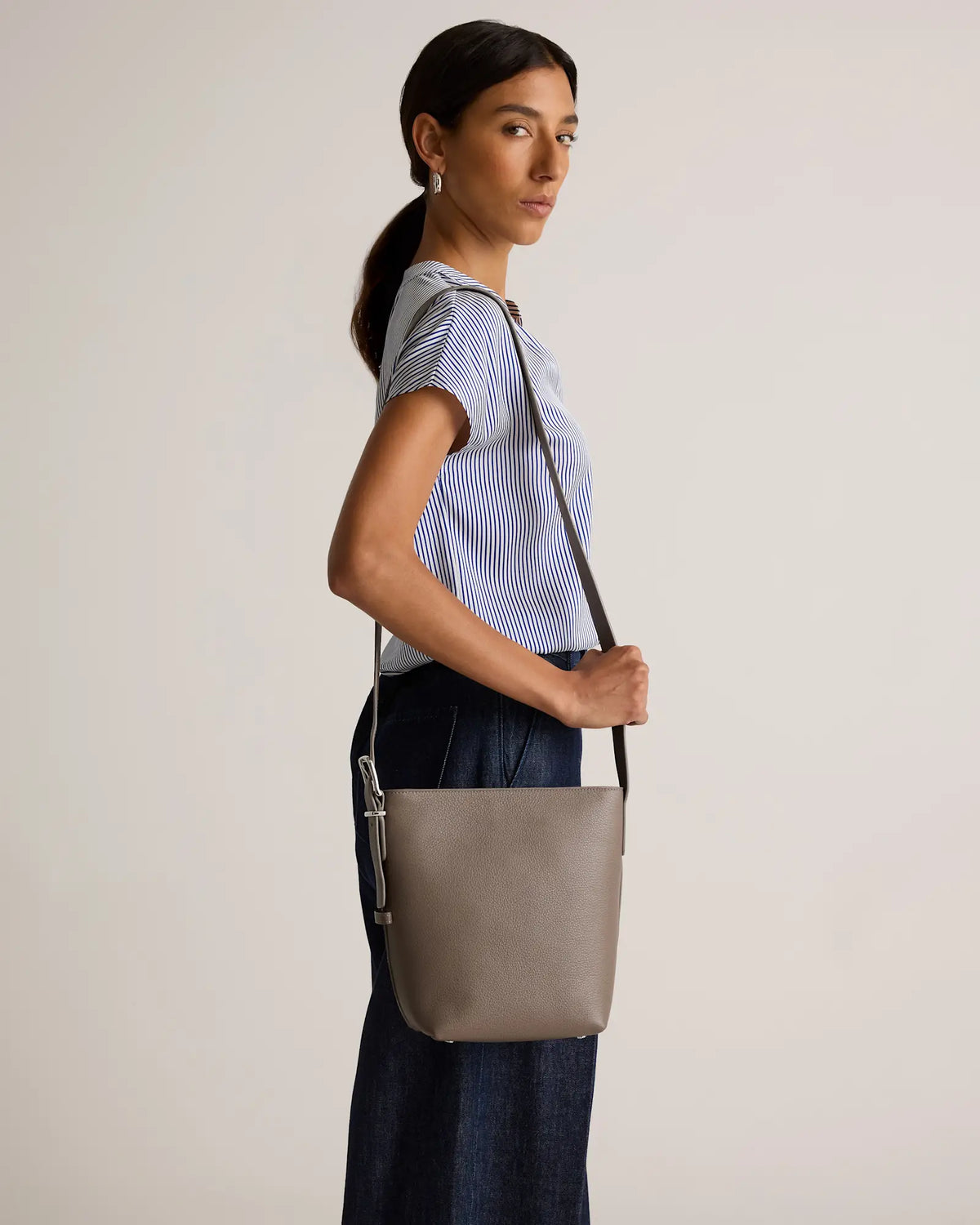 Italian Leather Bucket Crossbody - US 7504