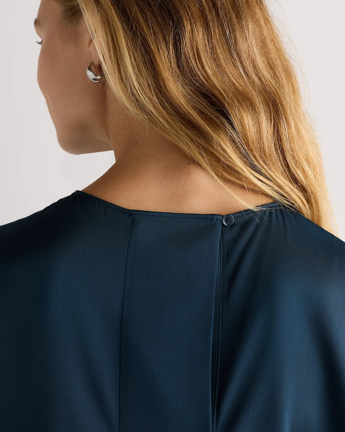 Washable Stretch Silk Split Hem Tee - US 8369