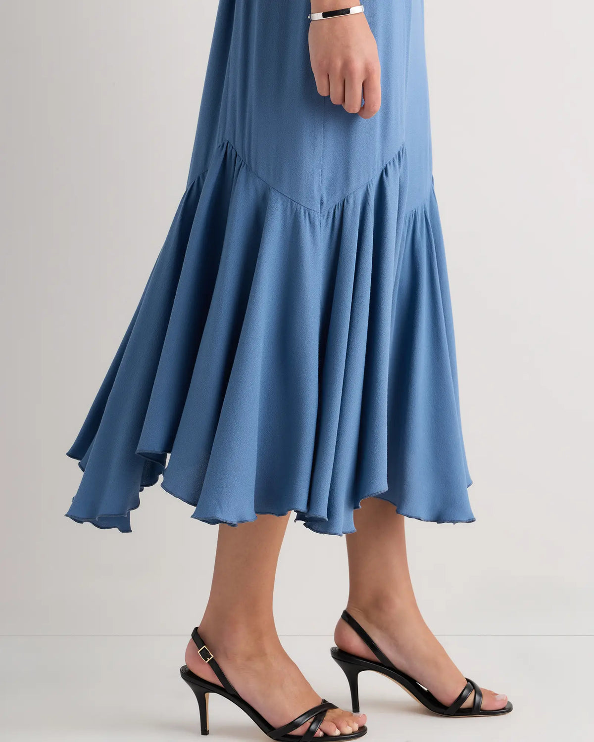 Lightweight Crepe Pleated Hem Midi Dress - US 2021